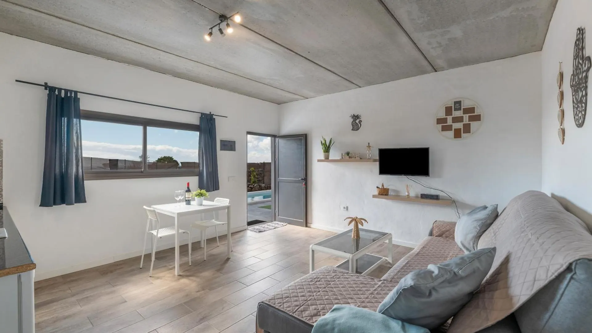 Casa Jonas Villa Tias 0*,  Spain